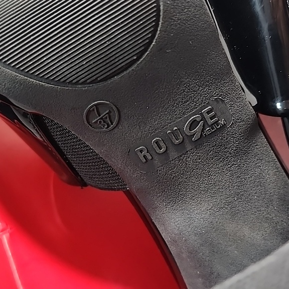 Rouge Helium Patent Leather Block Heel Slide Sandals.  7 - Picture 8 of 8